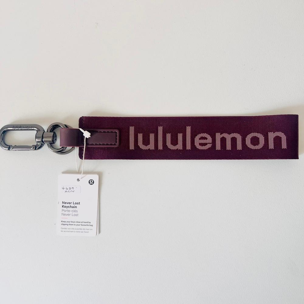 Lululemon | Never lost Keychain
