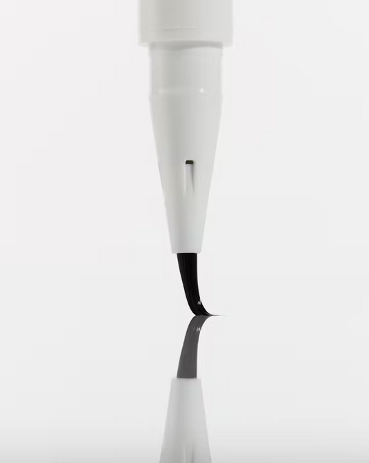 Glossier Brow Flick. Brown brun. Microfine detailing pen Brown